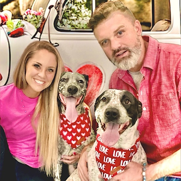 HEY HEY HEY!! It’s me, hi, welcome to my closet!!! 🩷💜👋🏼 - Picture 1 of 1